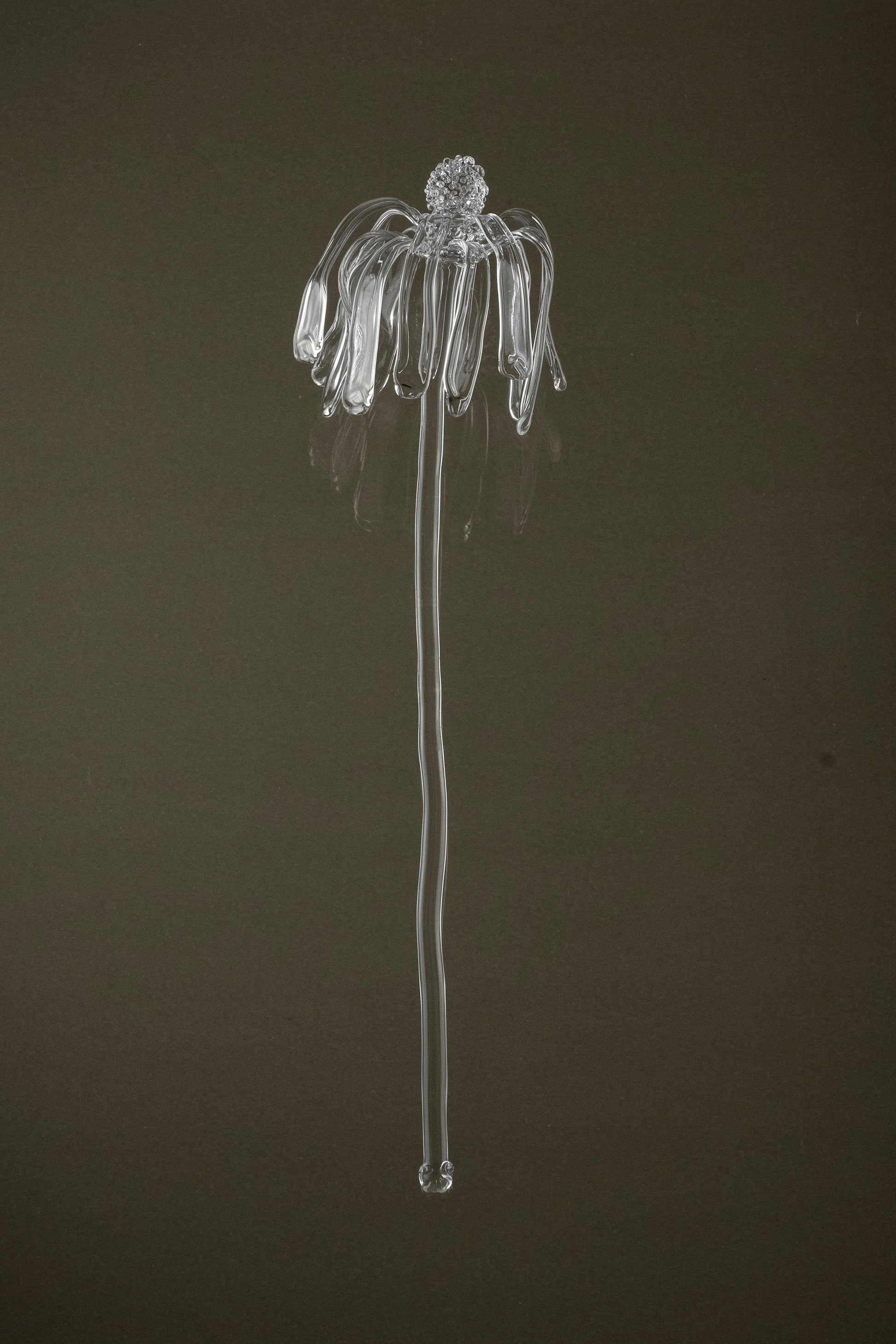 Glasblume 03 shown in full view, a made-to-order borosilicate glass flower crafted by hand with a slender stem.