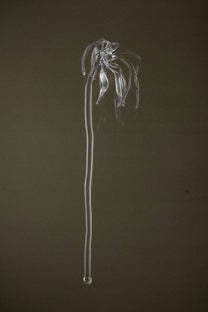 Handcrafted glass flower Glasblume 04 in full view, made from borosilicate glass and shaped as a sculptural object.