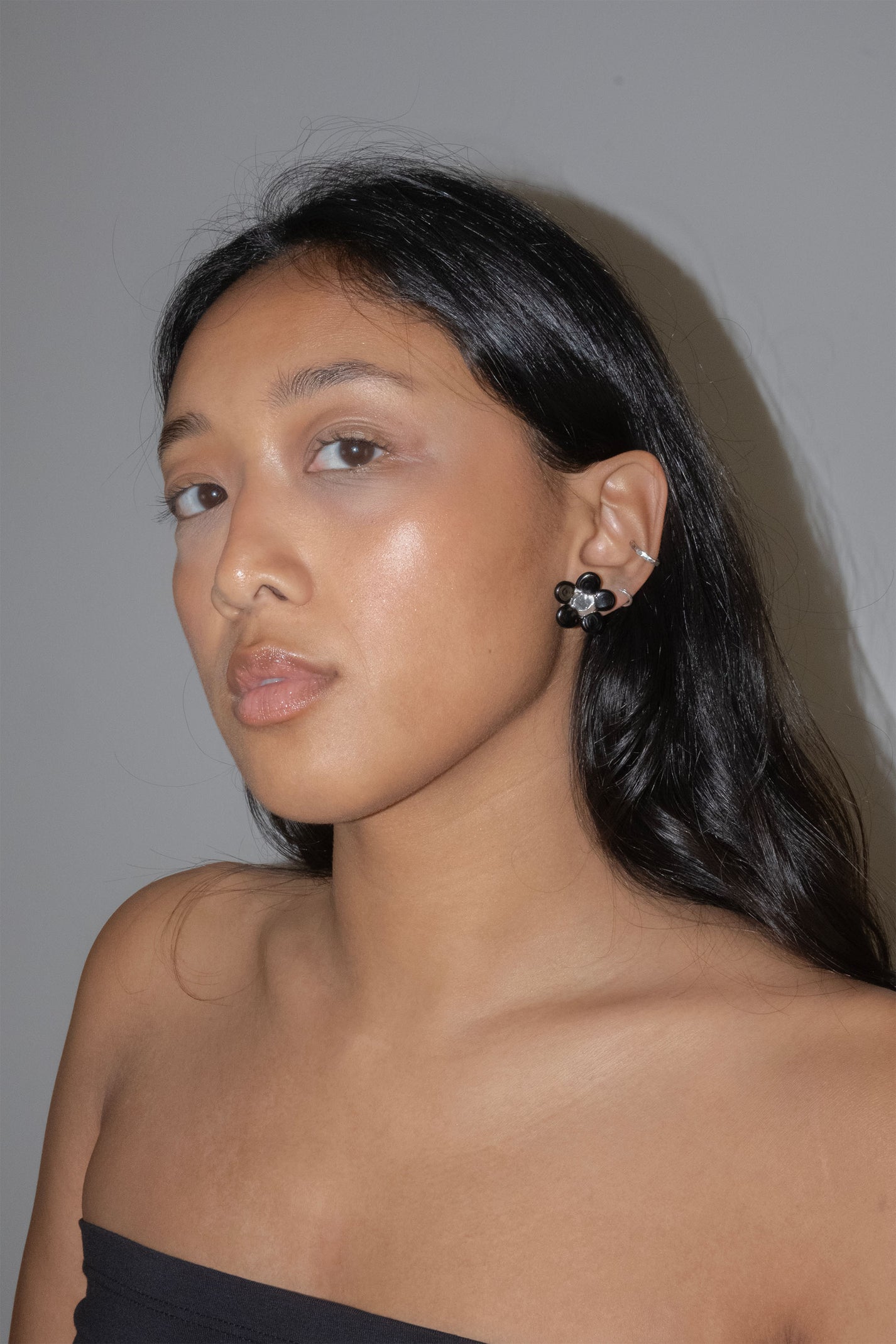 Flowered Stud Earrings - Black